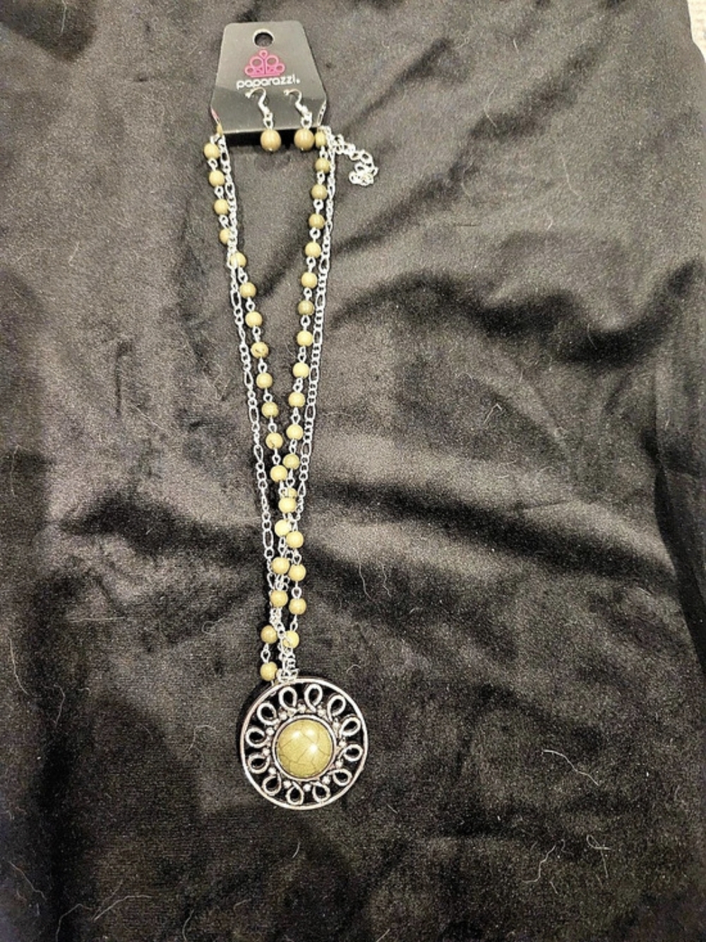 Paparazzi Beaded Pendant Necklace in Silver & Green Like New